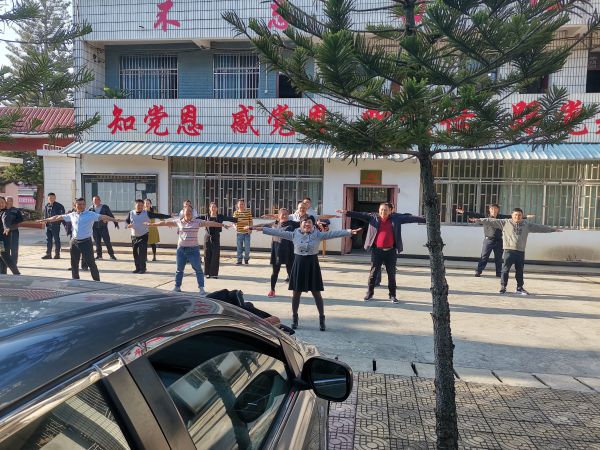 勐底农场管委会：积极开展工间操活动 推动健身常态化
