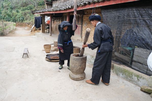 传统核桃榨油2