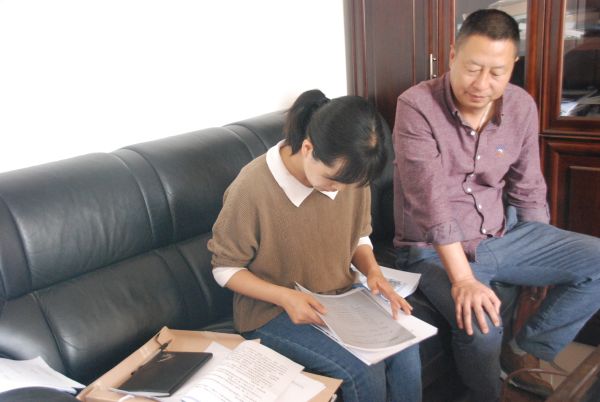 查阅档案资料