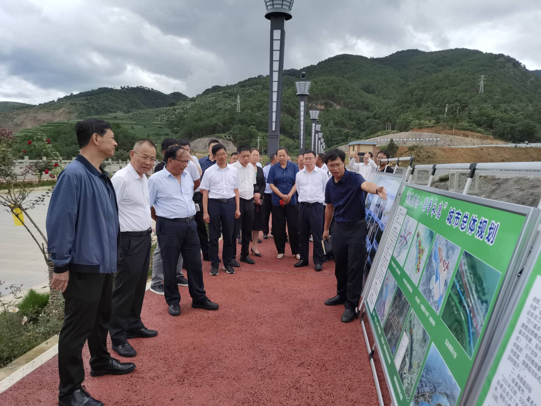 省政协视察组深入永德视察