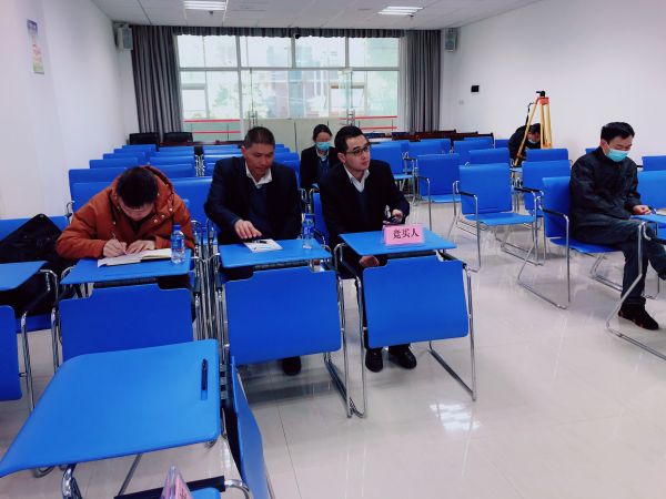 拍卖会现场2